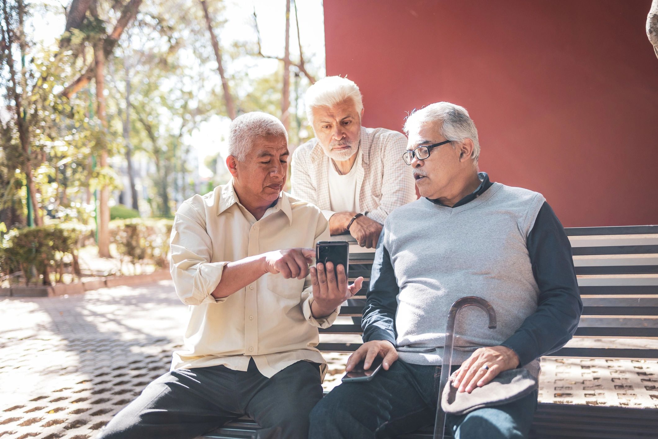 Seniors learning smartphone tips together